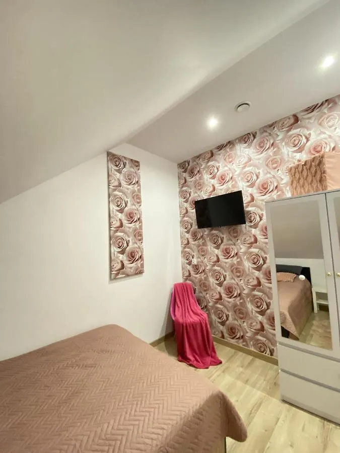 Apt Fiona3 Centrum700M Parking Bezplatny Monitorowany Salon Tv Sypialnia Tv Lazienka Kuchnia Rekuperacja Karpacz Apartament